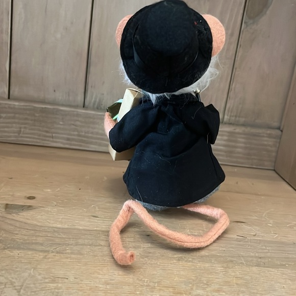 Annalee “Happy Scrooge” Mouse Dickens Christmas Carol Storybook Series - Picture 4 of 10